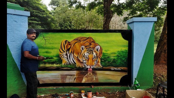 ಎಲ್ಲೆಂದರಲ್ಲಿ ಕಣ್ಮನ ಸೆಳೆಯುವ ಚಿತ್ರಗಳು