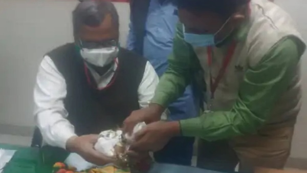 Poojary ran to hospital crying with idol of Sri Krishna: treatment by a doctor Poojary ran to hospital crying with idol of Sri Krishna: treatment by a doctor