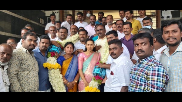 Ramanagara: JDS Member Vijaya Rupesh Elected As Magadi Municipality President With BJP Member Support Ramanagara: JDS Member Vijaya Rupesh Elected As Magadi Municipality President With BJP Member Support
