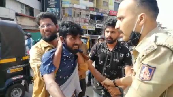Mangaluru City Police Varun Caught Robbery Offender Within 10 Mins of Offence by Chasing Mangaluru City Police Varun Caught Robbery Offender Within 10 Mins of Offence by Chasing