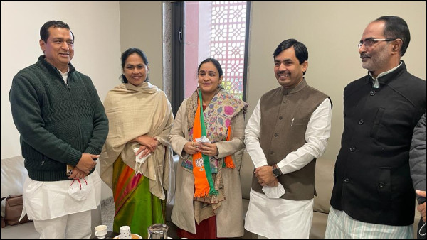 Former UP CM Mulayam Singh Yadavs daughter-in-law Aparna joins BJP Former UP CM Mulayam Singh Yadavs daughter-in-law Aparna joins BJP