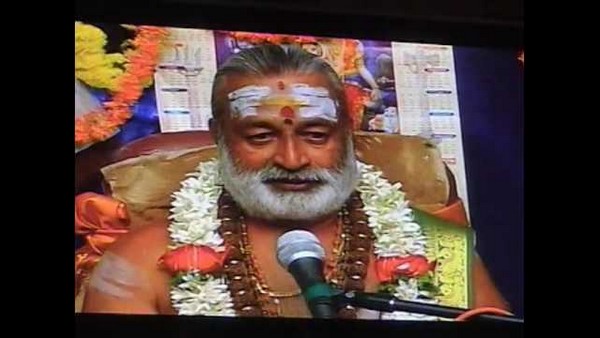 ದೇವಾಲಯದ ಪ್ರಧಾನ ಅರ್ಚಕರಾದ ಡಾ.ಸೋಮಸುಂದರ ದೀಕ್ಷಿತರು
