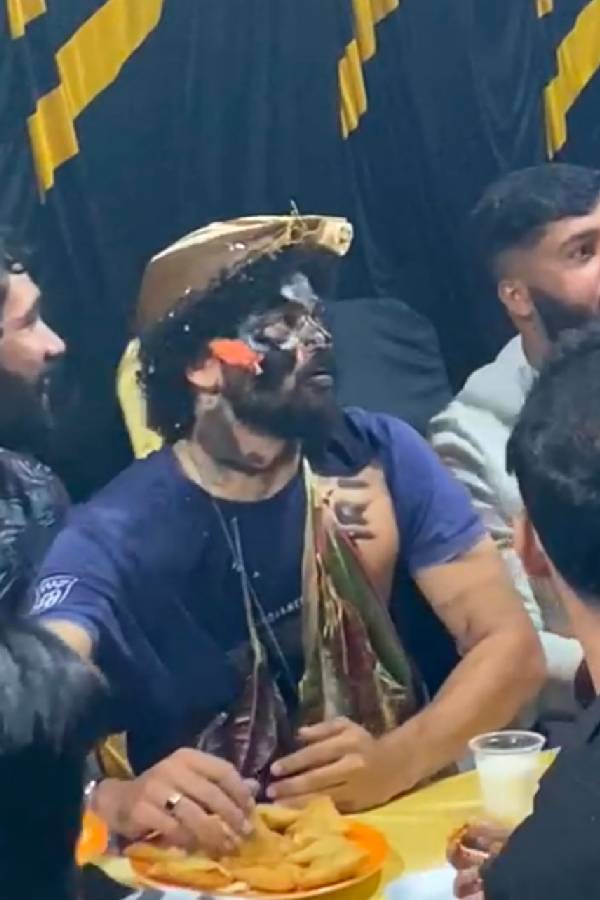 ಕೊರಗಜ್ಜನ ವೇಷ ಹಾಕಿಸಿ ಹಾಡು, ನೃತ್ಯ ಮಾಡುತ್ತಾ ಬಂದು ಅವಮಾನ