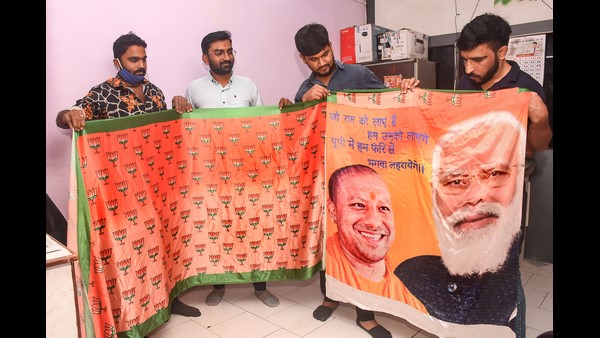 ಮಹಿಳಾ ಮತದಾರರನ್ನು ಆಕರ್ಷಿಸಲು ವಿಶೇಷ ಸೀರೆ