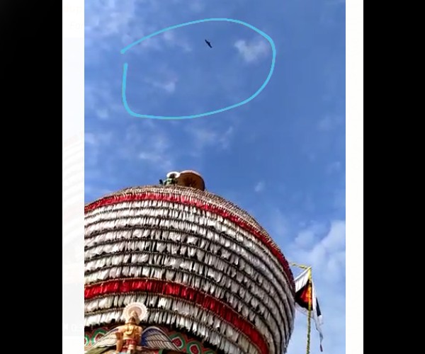 ರಥವನ್ನು ರಥಬೀದಿಯಲ್ಲಿ ಒಂದು ಸುತ್ತು ಎಳೆಯಲಾಗುತ್ತದೆ