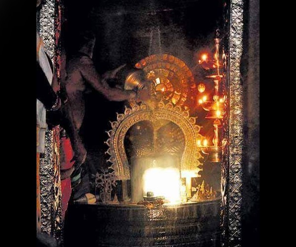ಗವಿ ಗಂಗಾಧರೇಶ್ವರಿನಿಗೆ ವರ್ಷಕ್ಕೊಮ್ಮೆ ಸೂರ್ಯ ರಶ್ಮಿ ಸಿಂಚನ
