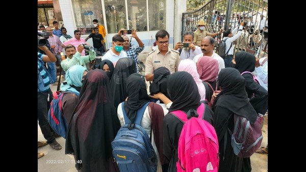 Psychology: Effect of Hijab- Kesari Shawl Dress Code Row on Children and Young Minds Psychology: Effect of Hijab- Kesari Shawl Dress Code Row on Children and Young Minds