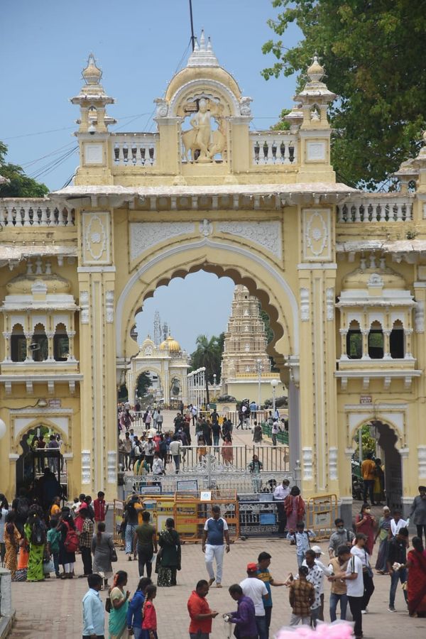 Series Of Holidays Thousands Of Tourists Visits Mysuru City Series Of Holidays Thousands Of Tourists Visits Mysuru City