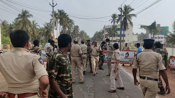ಪ್ರತಿಭಟನಾಕಾರರ ಬಂಧನ