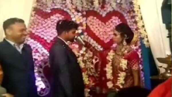 Video of bride-grooms high drama on the wedding platform Video of bride-grooms high drama on the wedding platform