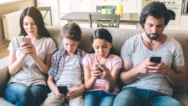 Screen Time for Kids: Recommendations For Parents in Kannada Screen Time for Kids: Recommendations For Parents in Kannada