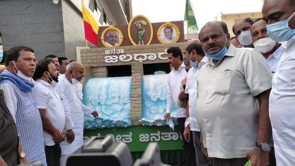 JDS to hire 3,000 buses to bring supporters to Bangalore JDS to hire 3,000 buses to bring supporters to Bangalore