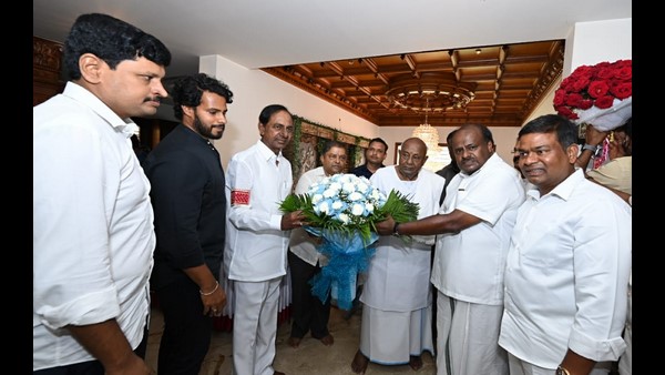 ಕುಮಾರಸ್ವಾಮಿಯವರ ಜೊತೆಗೆ ಮಾತುಕತೆ ನಡೆಸಲು ಕೆಸಿಆರ್, ಗೌಡ್ರ ನಿವಾಸದಲ್ಲಿ