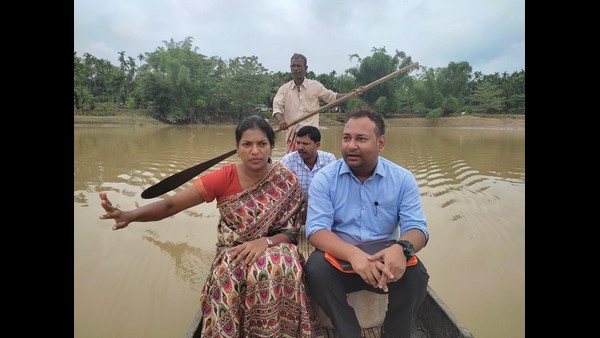 ಕೆಸರಿನ ರಸ್ತೆಯಲ್ಲೇ ನಡೆದ ಕೀರ್ತಿ