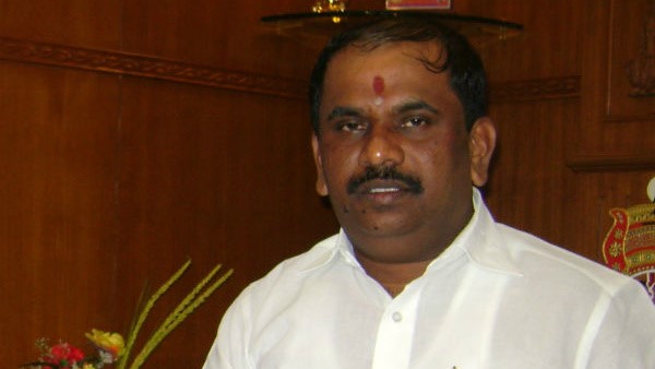 ಸಿಎಂ ನಾಯಕತ್ವದ ಗುಣವನ್ನು ಪ್ರದರ್ಶಿಸಬೇಕು