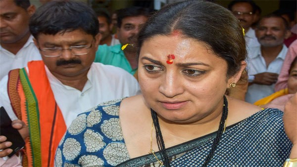Woman NCP worker heckled by BJP workers after scuffle during Smriti Iranis Pune event Woman NCP worker heckled by BJP workers after scuffle during Smriti Iranis Pune event