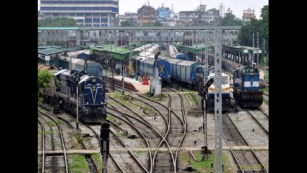 Hoax Bomb Call on Gorakhpur-Bandra Train Creates Tension For Hours Hoax Bomb Call on Gorakhpur-Bandra Train Creates Tension For Hours