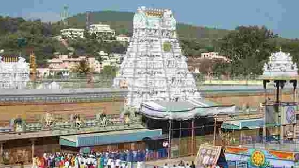 Huge Rush: TTD tells devotees to defer visit Huge Rush: TTD tells devotees to defer visit