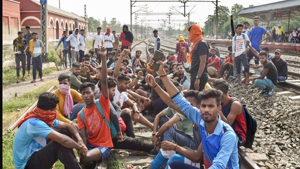 ಅಗ್ನಿಪಥ್ ಯೋಜನೆ ಗೊಂದಲಗಳಿಗೆ ಸ್ಪಷ್ಟನೆ ಕೊಟ್ಟ ಕೇಂದ್ರ | Central Issued Myths And Facts On The Agnipath Recruitment Scheme - Kannada Oneindia