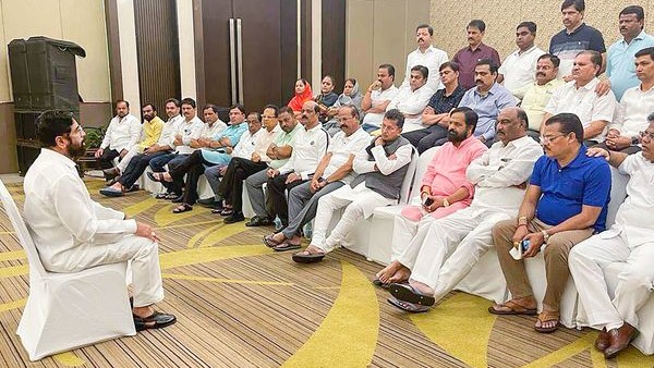 ಉಪ ಸಭಾಪತಿಗೆ ಪತ್ರ ಬರೆದು 12 ಶಾಸಕರ ಅನರ್ಹತೆಗೆ ಮನವಿ