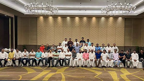 ಗುವಾಹಟಿ ಹೋಟೆಲ್ನಲ್ಲಿ ಕಾಣಿಸಿಕೊಂಡ ಬಿಜೆಪಿ ನಾಯಕರು