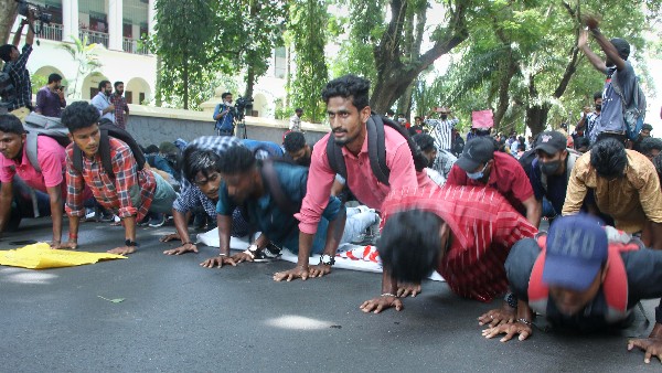 Massive Protests In Kerala Against Agnipath Scheme Massive Protests In Kerala Against Agnipath Scheme