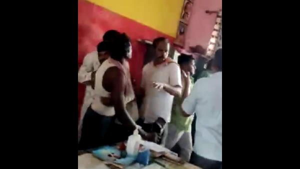 Teacher Romance With Student Video Viral Villagers Attack On Teacher Teacher Romance With Student Video Viral Villagers Attack On Teacher