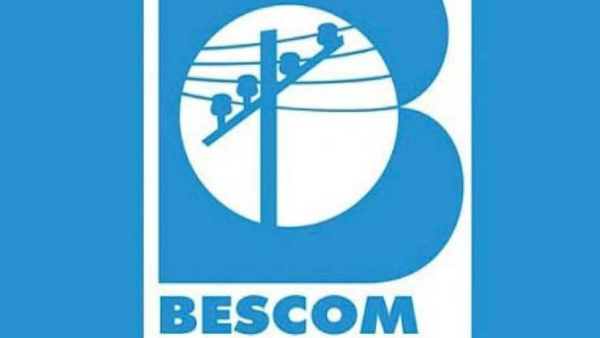 BESCOM Officer arrested by ACB officials in Bribe case BESCOM Officer arrested by ACB officials in Bribe case
