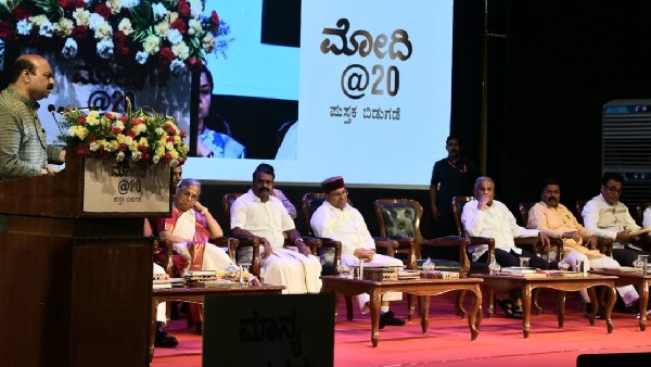 ರಾಜ್ಯಾದ್ಯಂತ ಮೋದಿ @ 20 ಪುಸ್ತಕ ತಲುಪಿಸುವ ಕಾರ್ಯ