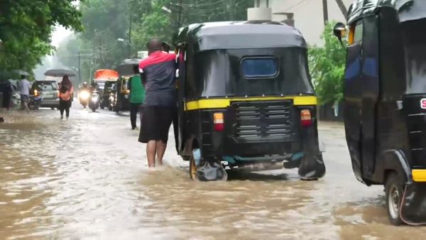 ಪಾದಚಾರಿಗಳು, ವಾಹನ ಸವಾರರ ಪರದಾಟ