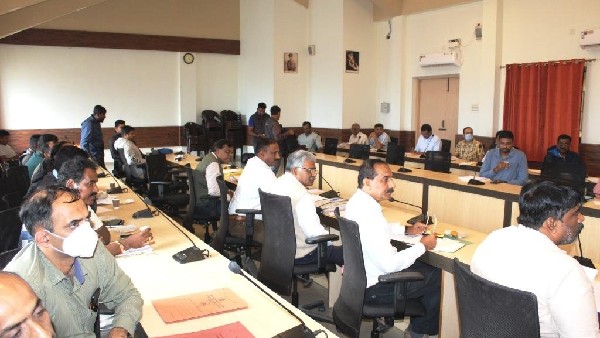 ರಸ್ತೆ ಬದಿ ಕಟ್ಟಡ ನಿರ್ಮಾಣ ಮಾಡಲು ಎನ್ಒಸಿ ನೀಡಬಾರದು