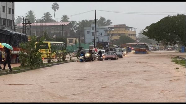 ವಿಮಾನ ನಿಲ್ದಾಣಕ್ಕೆ ಸಂಪರ್ಕ ಕಲ್ಪಿಸುವ ರಸ್ತೆ ಕುಸಿತ