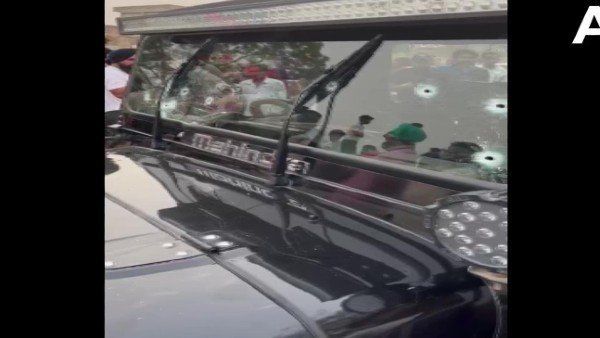 ಸಿಧು ಮೂಸೆವಾಲಾ ಕಾರಿನ ಮೇಲೆ ಗುಂಡಿನ ದಾಳಿ