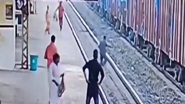 Railway employee save the life of a passenger Railway employee save the life of a passenger