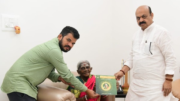 CM Basavaraj Bommai handed over BDA site to Saalumarada Thimmakka CM Basavaraj Bommai handed over BDA site to Saalumarada Thimmakka