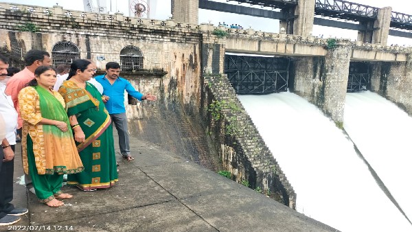 12 Thousand Cusecs Water Released Through Four Crest Gates of Bhadra Dam 12 Thousand Cusecs Water Released Through Four Crest Gates of Bhadra Dam