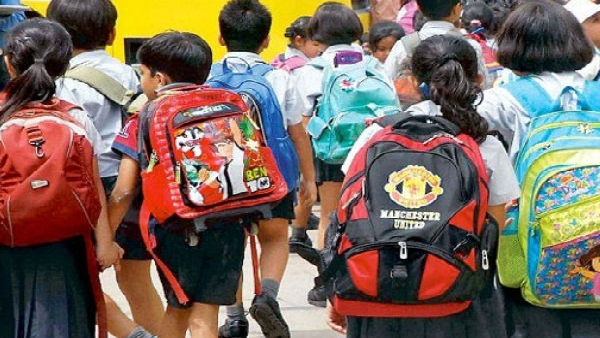 Chhattisgarh government has reduced the burden of school childrens bags Chhattisgarh government has reduced the burden of school childrens bags