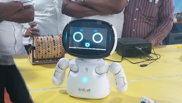 ಜಪಾನ್ನಿಂದ ಆಮದಾಗಿರುವ ರೊಬೋಟ್
