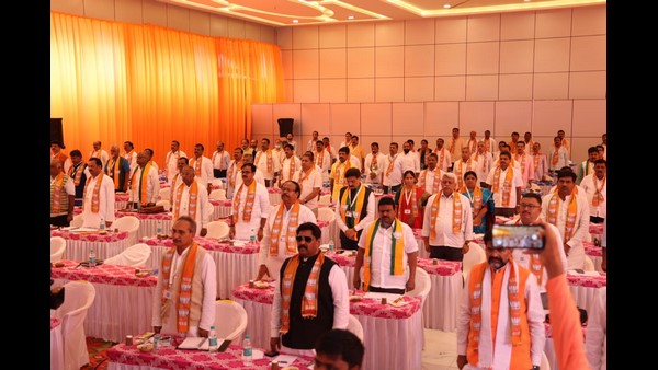 ನಾಯಕರ ಕುಟುಂಬದವರು ಶ್ರೀಮಂತರಾದರು