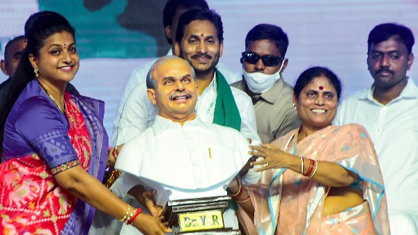 YSR Congress Honorary President Y.S.Vijayalakshmi Announced That She Quitting Her Post YSR Congress Honorary President Y.S.Vijayalakshmi Announced That She Quitting Her Post