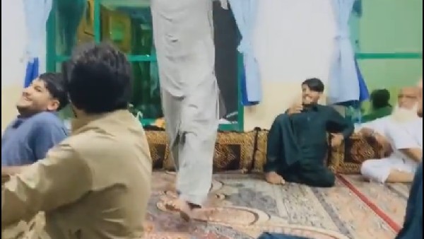 Viral Video of Afghanistan Fan Kissing TV Screen After India Beat Pakistan in Asia Cup Viral Video of Afghanistan Fan Kissing TV Screen After India Beat Pakistan in Asia Cup