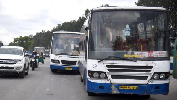 ನಿಲ್ದಾಣಗಳಲ್ಲಿ ಅಕ್ಷರಶಃ ಜನರ ಸಮೂಹ