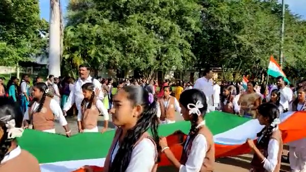 Chamarajanagar: Thousands of people conducted a Tiranga Yatra and created Har Ghar Tiranga Awareness Chamarajanagar: Thousands of people conducted a Tiranga Yatra and created Har Ghar Tiranga Awareness