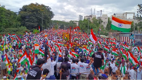 ಜನರ ಮನಸ್ಸನ್ನು ಗೆಲ್ಲಿ ಎಂದ ಡಿ.ಕೆ ಶಿವಕುಮಾರ್