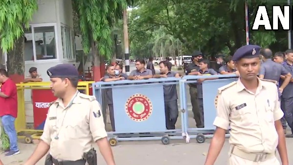 Bihar Political Crisis: Nitish Kumar, Tejeswi Yadav to march to rajbhavan to meet Governor soon Bihar Political Crisis: Nitish Kumar, Tejeswi Yadav to march to rajbhavan to meet Governor soon