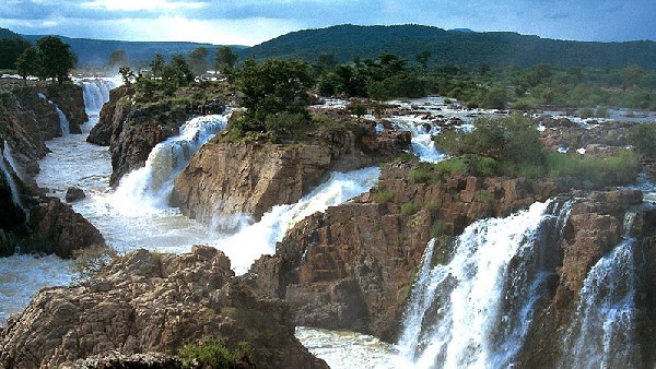 ಕಾವೇರಿ ನದಿಯಾದ್ಯಂತ ಮೋಟಾರು ದೋಣಿ ಸೇವೆ