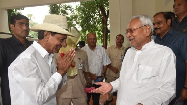 ತೃತೀಯರಂಗ ರಚನೆಗೆ ಕೆಸಿಆರ್ ಕಸರತ್ತು