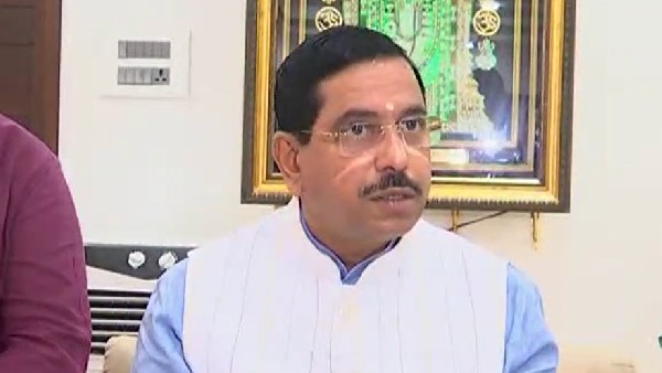 Prahlad Joshi launched the Tiranga campaign by hoisting the flag in front of his residence Prahlad Joshi launched the Tiranga campaign by hoisting the flag in front of his residence
