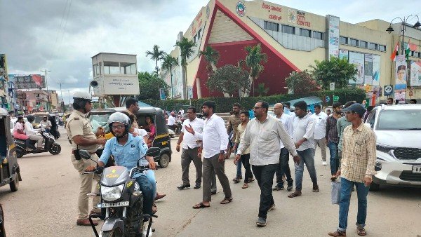 Union Minister Pralhad Joshi Slams Congress Leaders Over Savarkar Flex Row Union Minister Pralhad Joshi Slams Congress Leaders Over Savarkar Flex Row