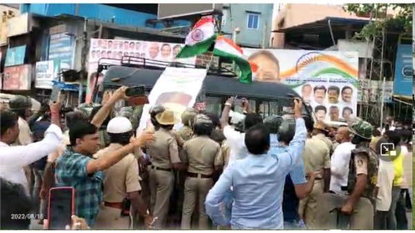 ಸೆಂಟ್ರಲ್ ಮಾಲ್ನಲ್ಲಿ ಸಾವರ್ಕರ್ ಫೋಟೋ ವಿವಾದ